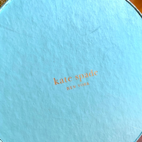 Kate Spade Box - Picture 7 of 16